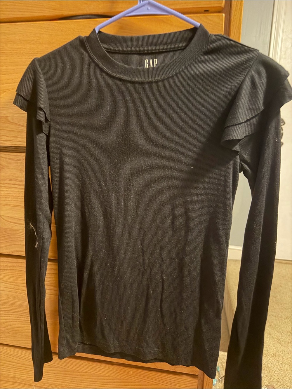 GAP Black Long-Sleeve Ruffle Shoulder Tee